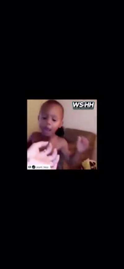 &ldquo;Stop chiefn pass it to your sister&rdquo;😭😭🤦🏽&zwj;♂️🤦🏽&zwj;♂️🤦🏽&zwj;♂️🤦🏽&zwj;♂️nah they going to hell