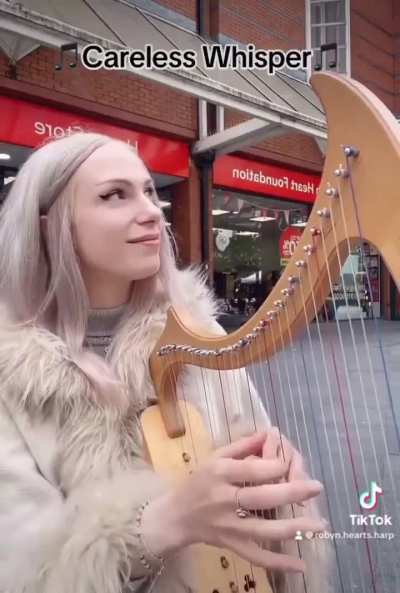 👩&zwj;🎤🎻🎶🚫💶