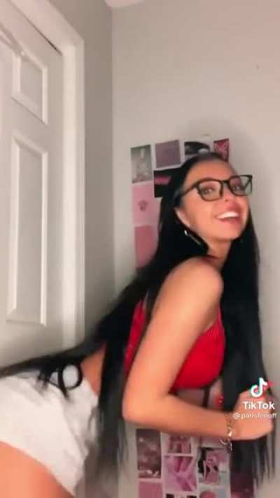Love watching her shake her tits