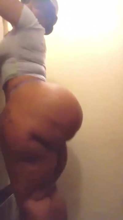 huge azz clap