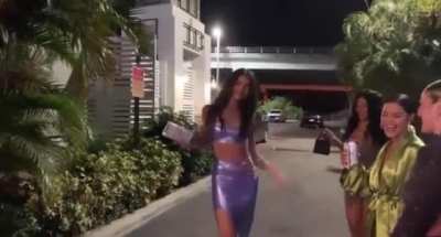 Yovannas friends showing her off (@yoventura)