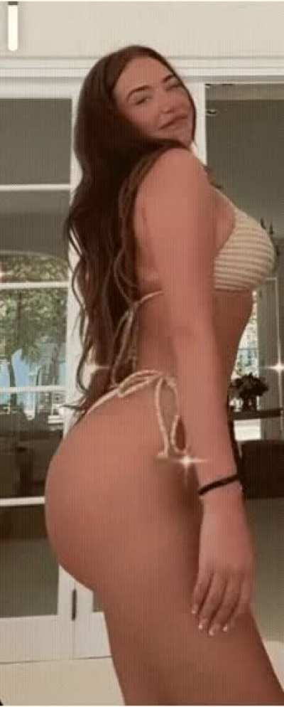 her ass is so big 😍😍