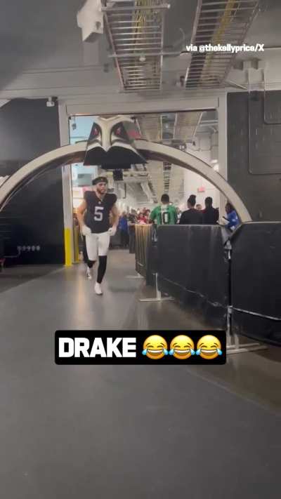 [Postgame] Drake London screaming "YOU LIKE THAT" in the tunnel