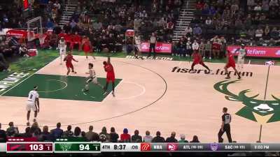 [Highlight] Siakam gets the interception and the Raptors finish with the lob on the other end