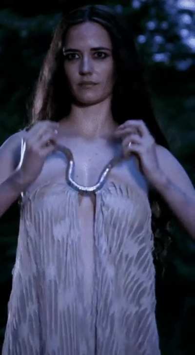 Eva Green - Camelot (S01, E02)
