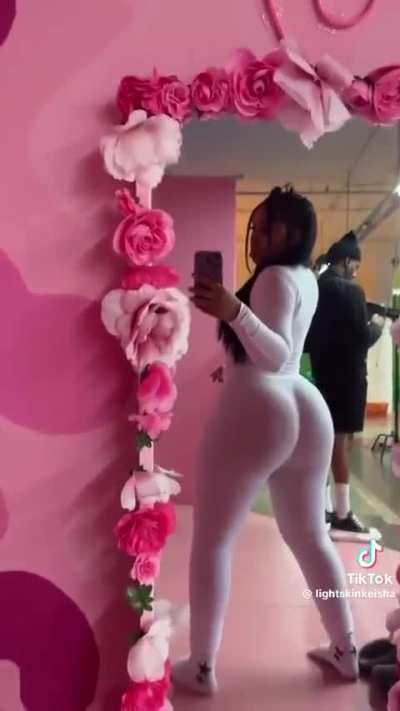 LightskinKeisha ass so fat😮&zwj;💨🫠🫶😍😍