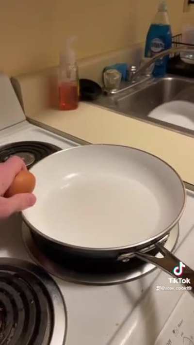 Cracking an egg with one hand