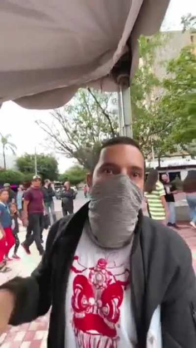 Pendejos antivacunas: "Alguien piense en las cucarachas" 😭😭😭