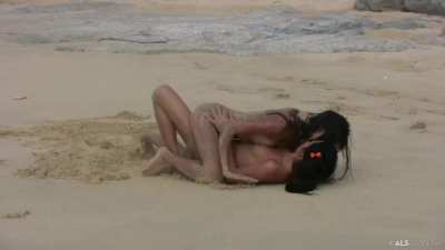 Amia Miley &amp;amp; Tanner Mayes at the beach