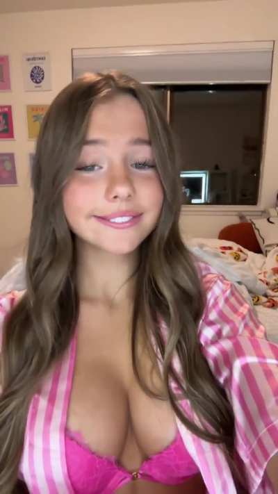 Ava.