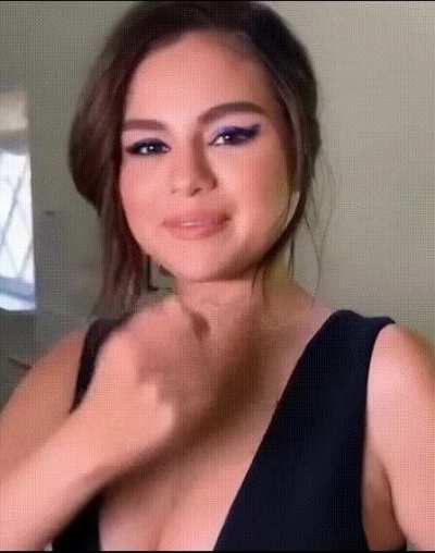 During your interview with Selena Gomez, she starts to give you a JOI while acting all bratty. She demands that you call her "Goddess Selena" from now on. How do you react?