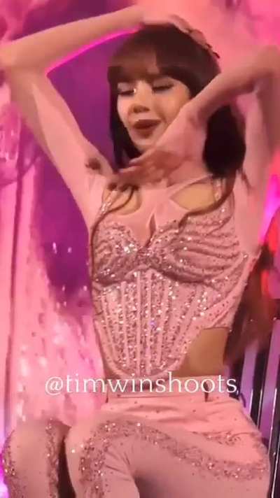 Blackpink - Lisa extremely hot 🥵