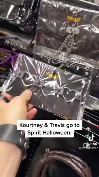 Kourtney &amp;amp; Travis go to Spirit Halloween 🎃✨