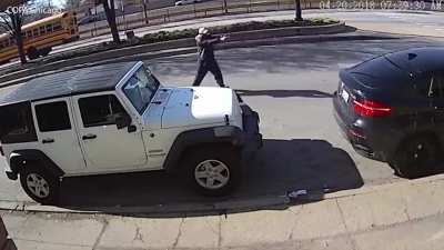 Carjackers in Chicago try to carjack an off duty cop at gunpoint, but he fires back at them [USA]