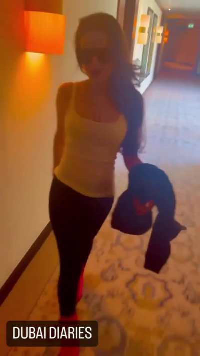 Ameesha's jiggling balls are amazing 😍🥵🤤