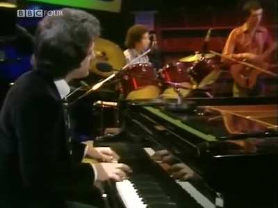 Billy Joel in 1975, performing "Piano Man" live on the Old Grey Whistle Test [BBC]