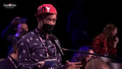 M&aring;neskin answering the question about them allegedly snorting cocaine in the Green Room.