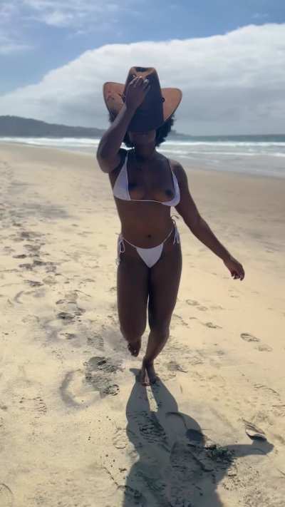 5'0" and in my Baywatch era.