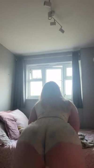 Thicc and twerking ;)