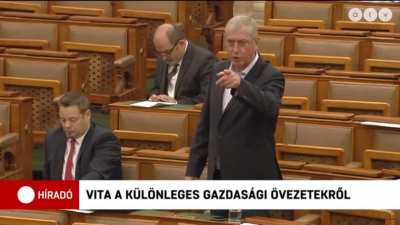 A r&oacute;zsa v&ouml;r&ouml;s, a szemem k&ouml;nnytől nedves