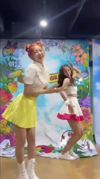 210609 YooA &amp;amp; Arin #DunDunDancechallenge @TikTok