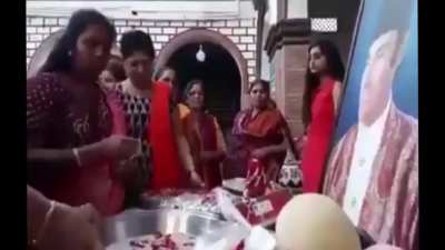 Video of Ismailis worshipping the Portrait of the Aga Khan (credit to u/Ok_Understanding_102)