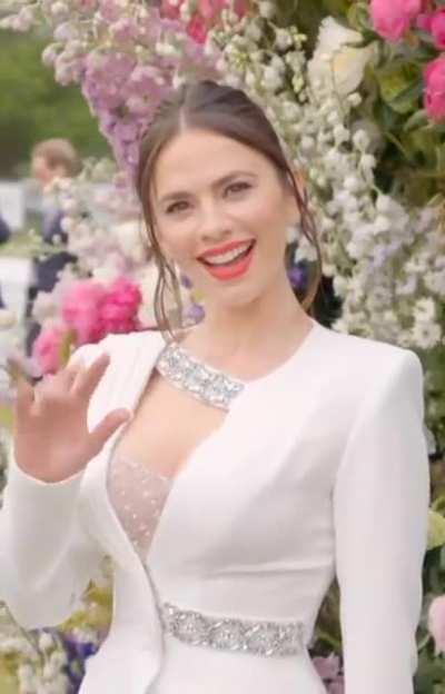 Hayley atwell says hi