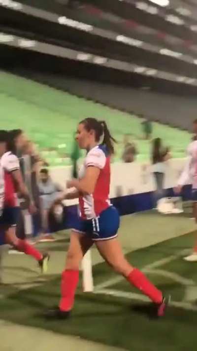 Sali&oacute; enojadita del partido😘