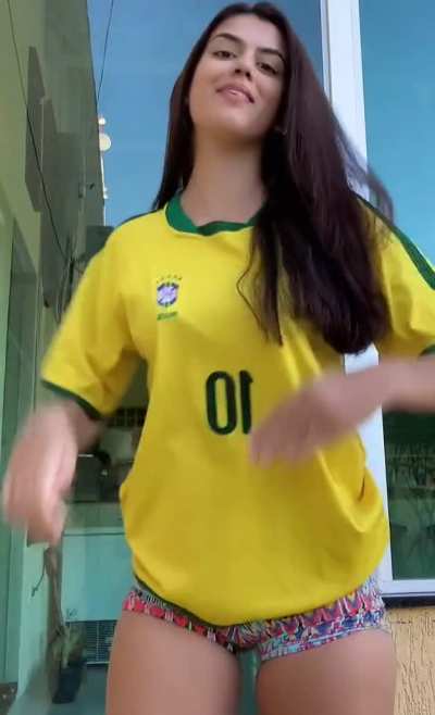 VI (@victtoriamedeiros) [Instagram]