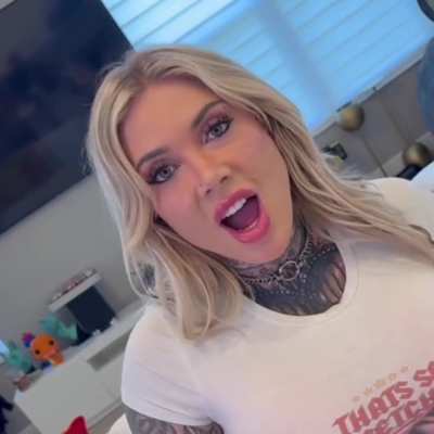 Daydreaming of your bimbo mom - pt. 1