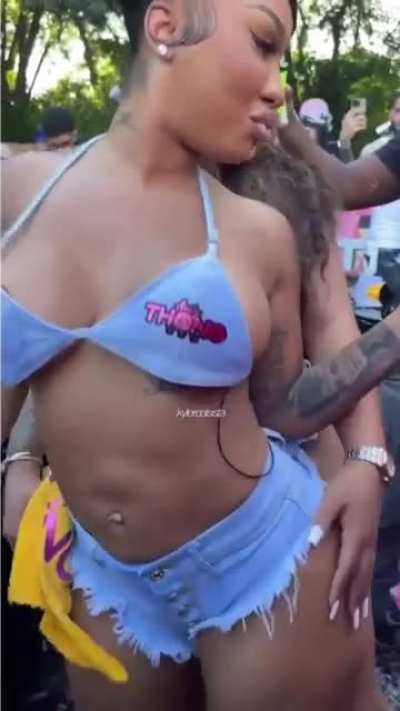 she goin&rsquo; crazy 😭😭