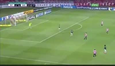 [VÍDEO] Eduardo Coudet tem um momento nuclear à beira do gramado