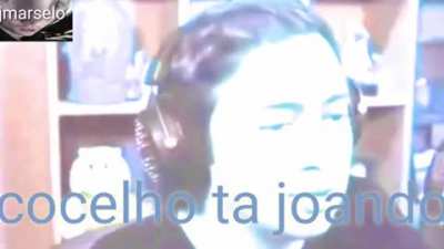 cocelho t&aacute; joando