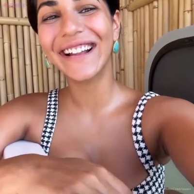 Deep 🥶 cleavage 
