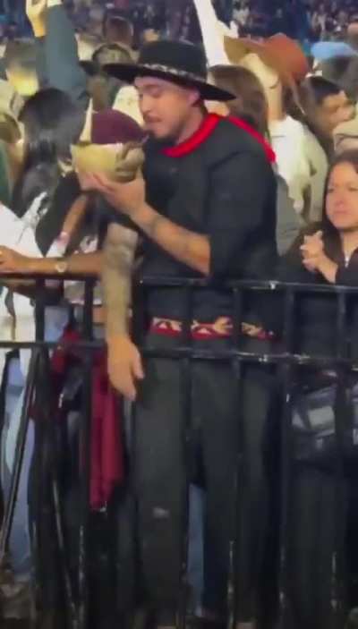 En Jesús María cada uno toma como quiere