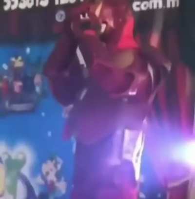 Don&rsquo;t help thanos as he gets mobbed