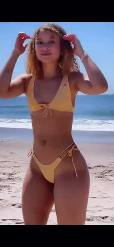 Upvote if you want her to sit on your face &eth;&eth;&yen;&deg;