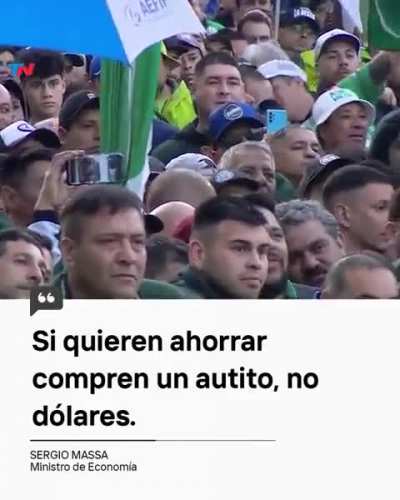 Massa le dice a la gente que envez de cambiar pesos por dólares, se compren autos 0km. ¿Por qué todos los políticos siempre te quieren decir qué hacer con tu plata?