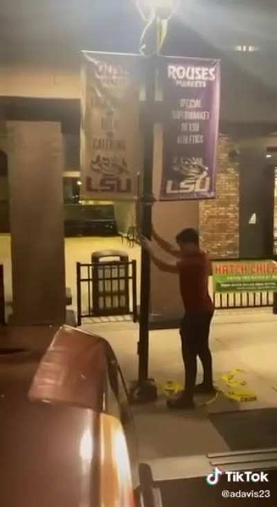 "Hey that's a big sign"