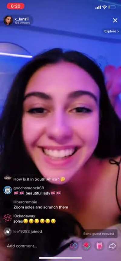 Close up she&rsquo;s live rn