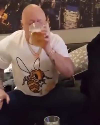 Kafa yapan herşeye tek atan adam
