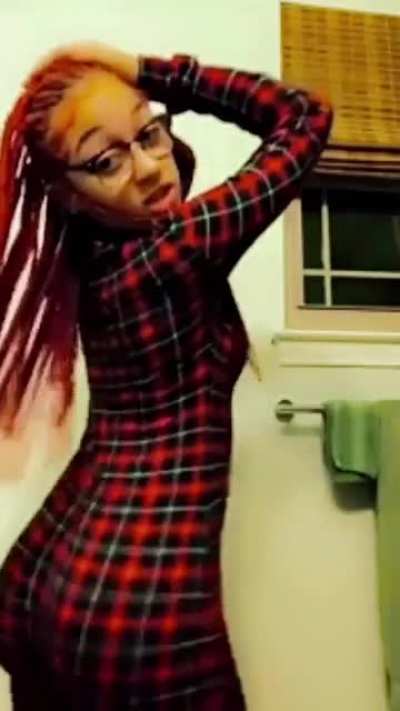Another video of her😍