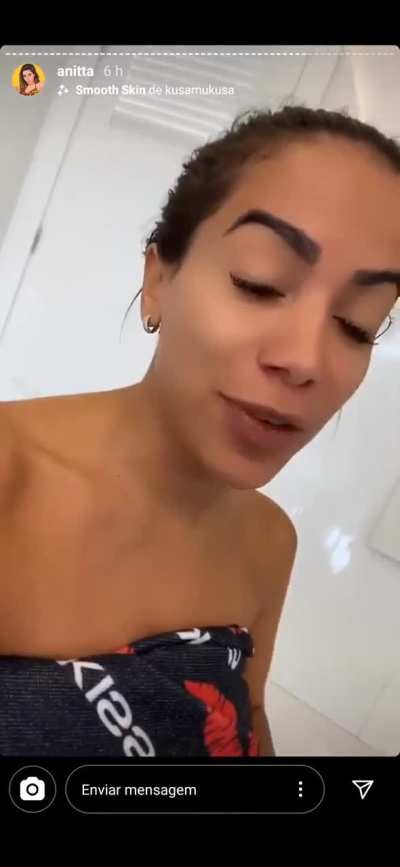 Anitta old towel stories/ Anitta stories antigos só de toalha (2020)