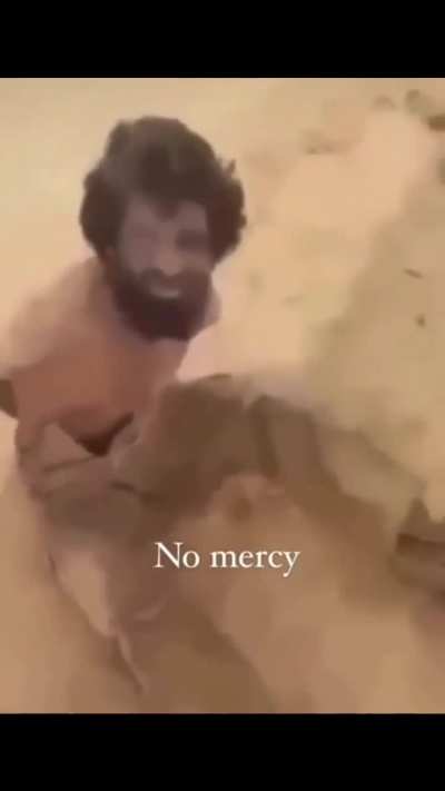 Peshmerga smacking up a caught ISIL commander