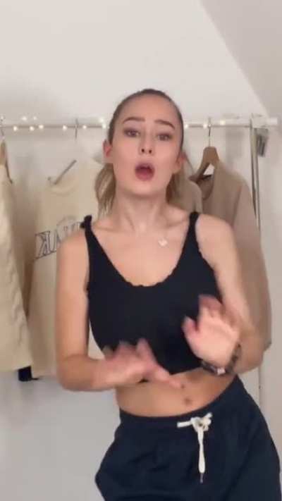 Nettes wackeln + Bauchfrei