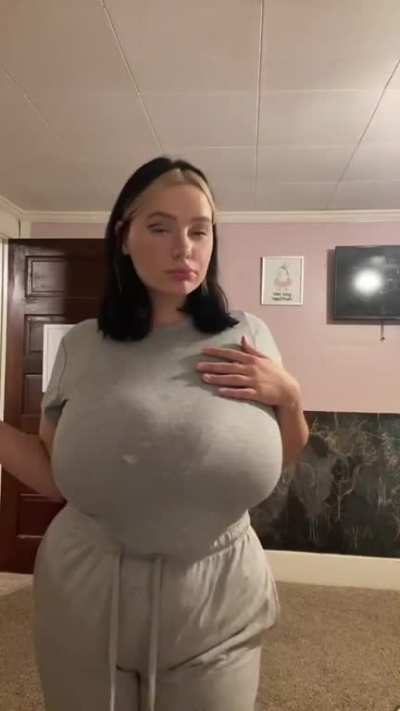 [2b2h] When even your baggy clothes are tight