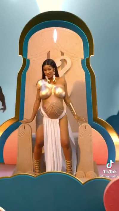Cardi B - &lsquo;Rumors&rsquo; video