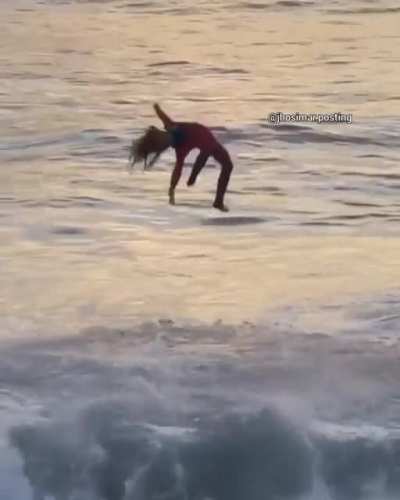 Ni&ntilde;a truco 😎👌