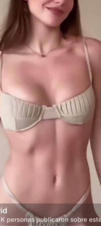 Emetam tetas y culo rebotando 🔥