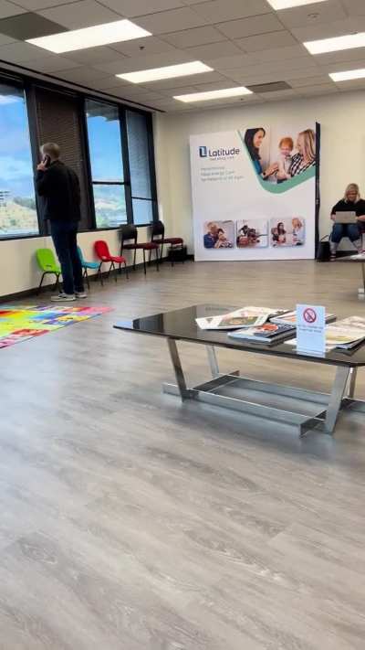 Doctor&rsquo;s waiting rooms are the best place to take long business calls
